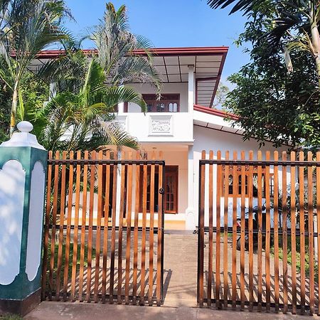 Sithu Guesthouse Bentota Exterior photo